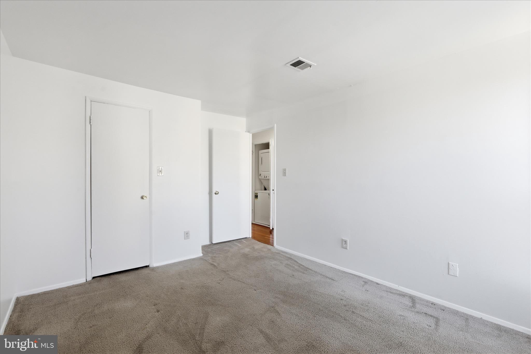 HUNTLEY SQUARE CONDOMINIUMS - Residential