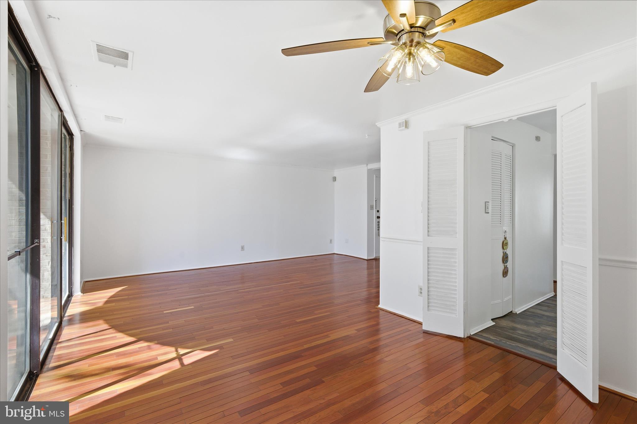 HUNTLEY SQUARE CONDOMINIUMS - Residential