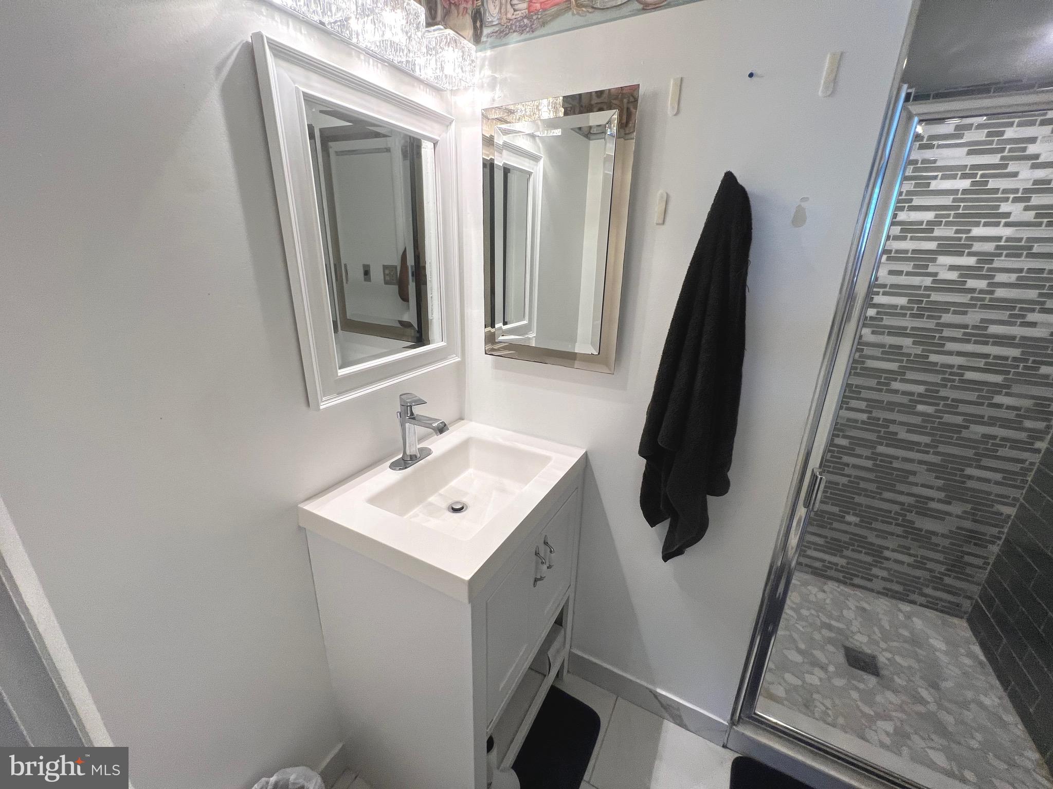 HUNTLEY SQUARE CONDOMINIUMS - Residential