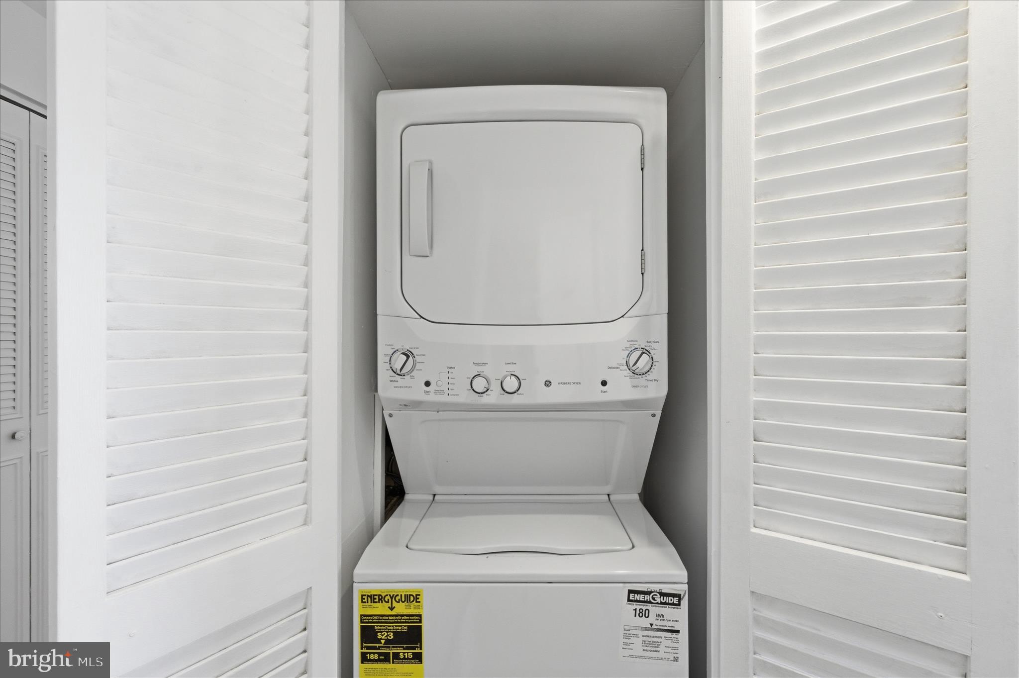 HUNTLEY SQUARE CONDOMINIUMS - Residential