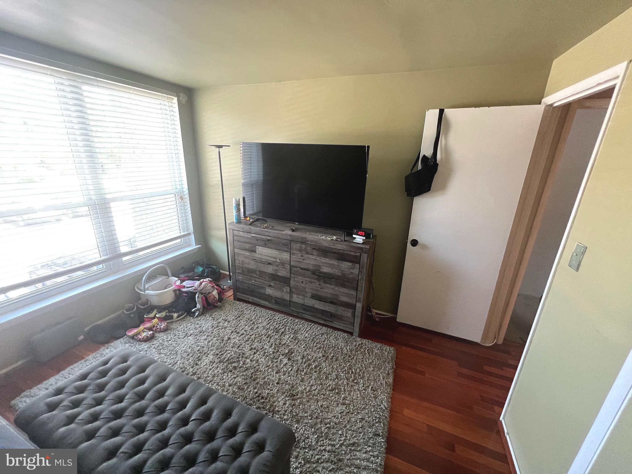 HUNTLEY SQUARE CONDOMINIUMS - Residential