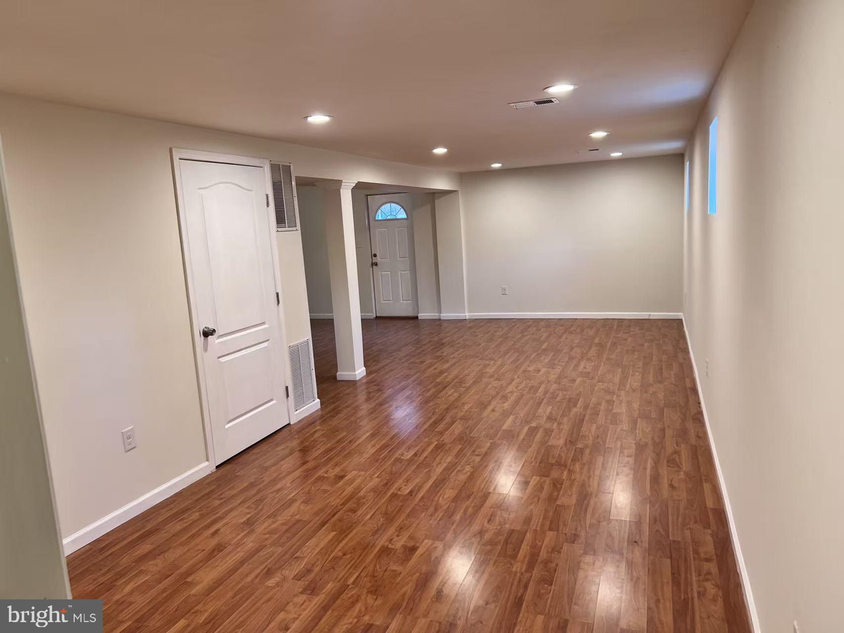 ENGLISH MANOR - Residential