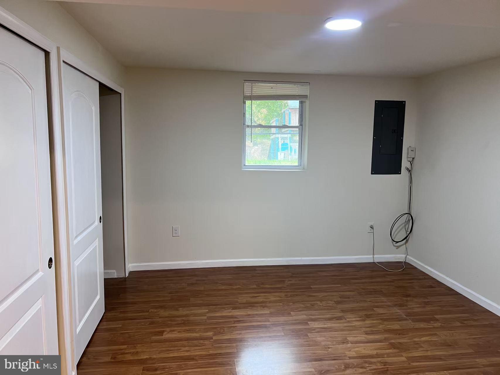 ENGLISH MANOR - Residential