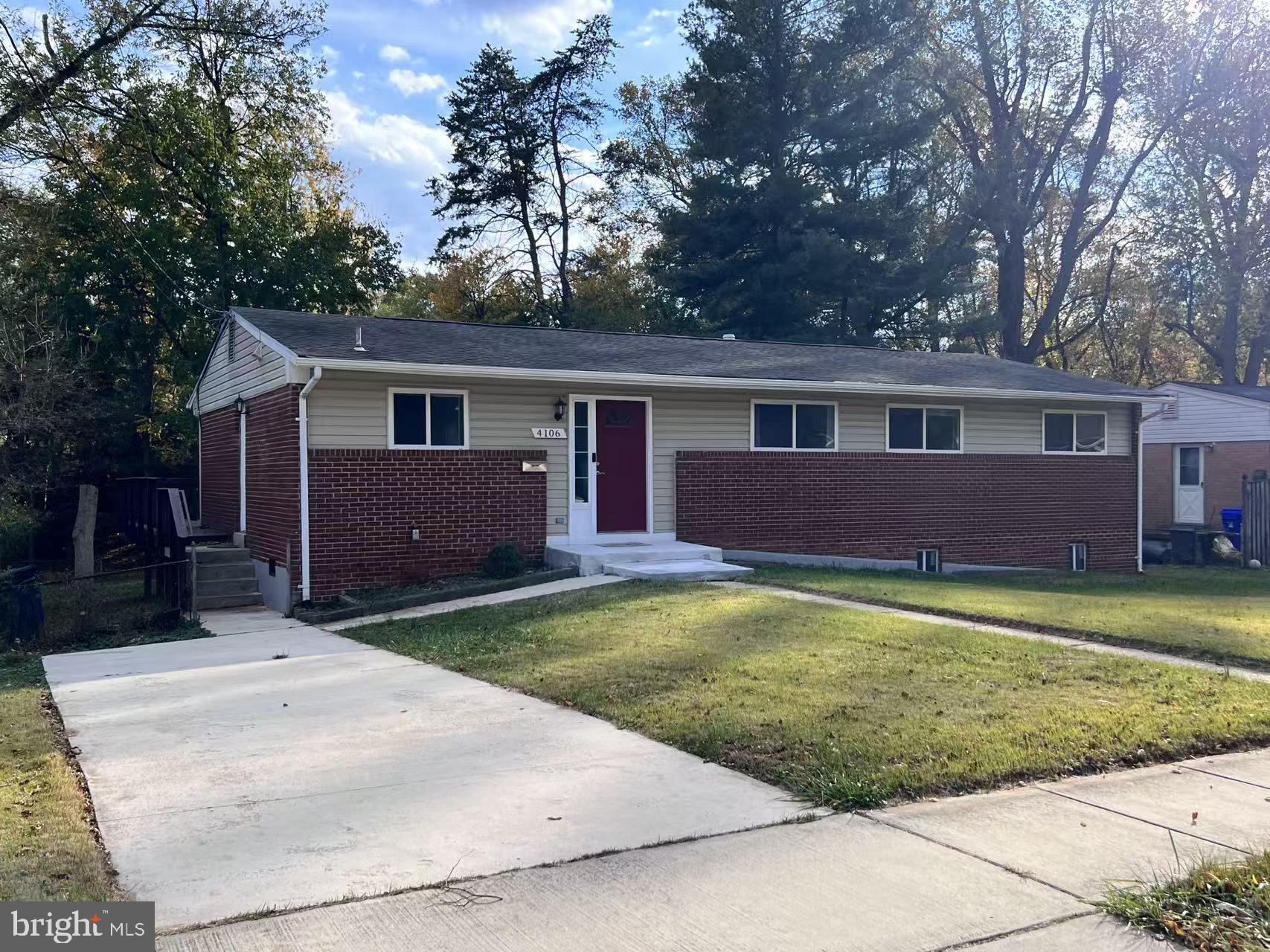 ENGLISH MANOR - Residential