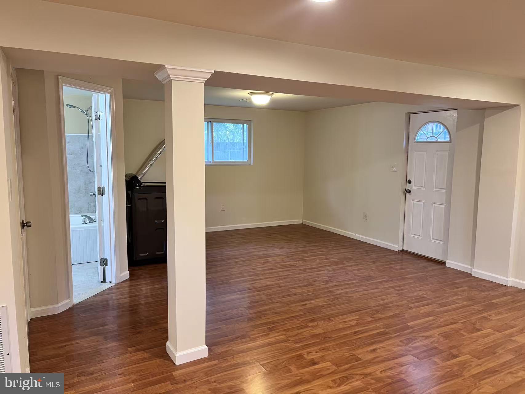 ENGLISH MANOR - Residential