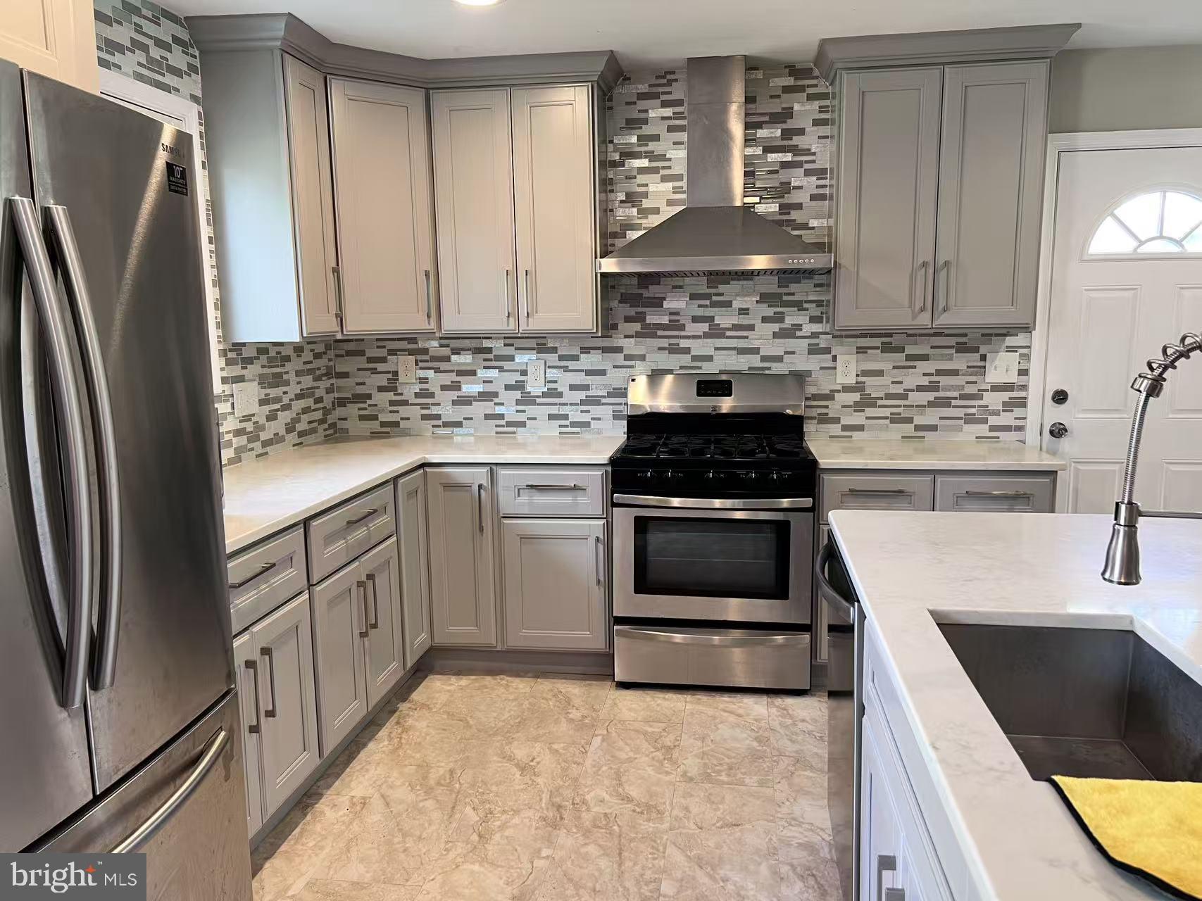 ENGLISH MANOR - Residential