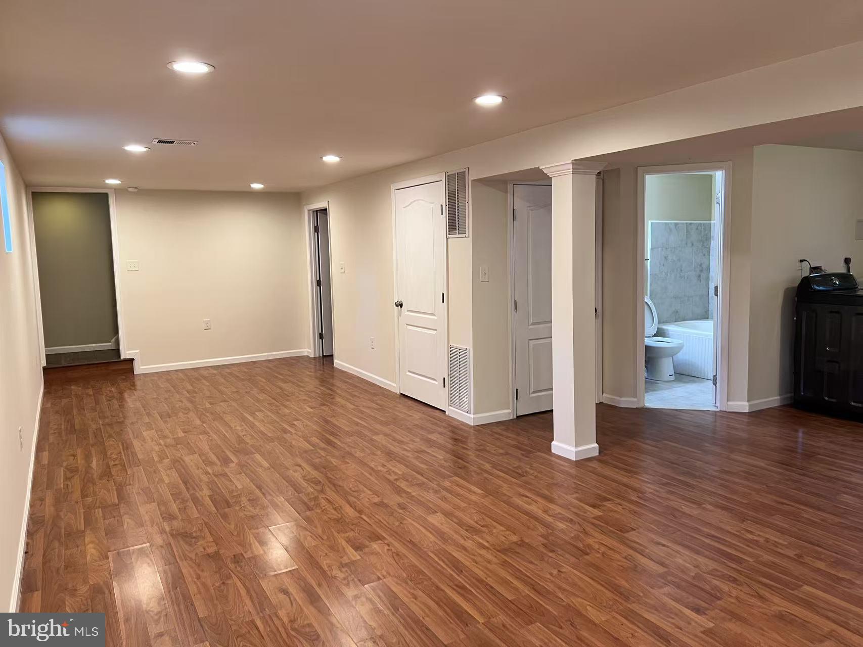 ENGLISH MANOR - Residential