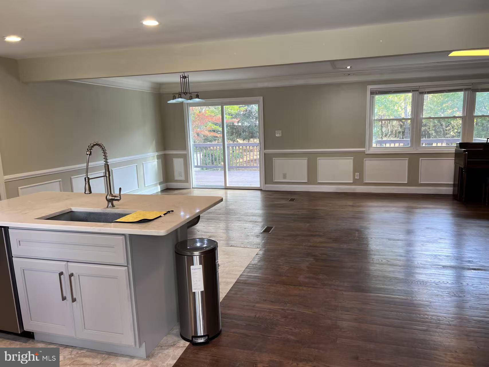 ENGLISH MANOR - Residential