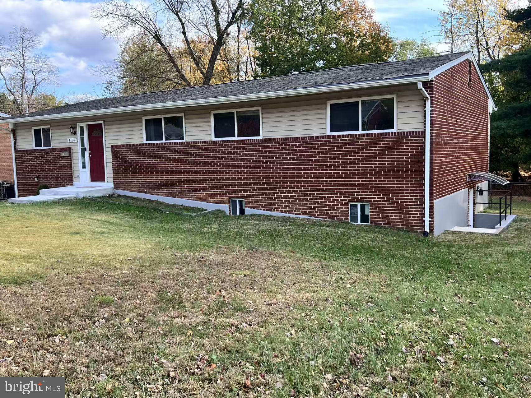 ENGLISH MANOR - Residential