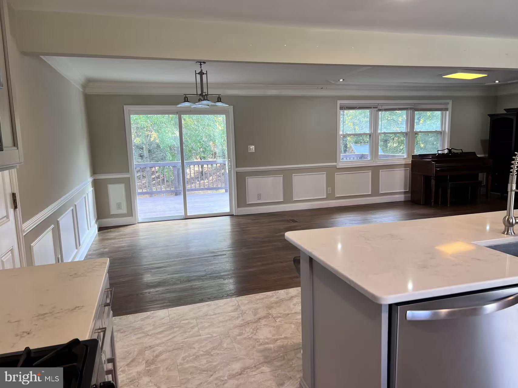 ENGLISH MANOR - Residential