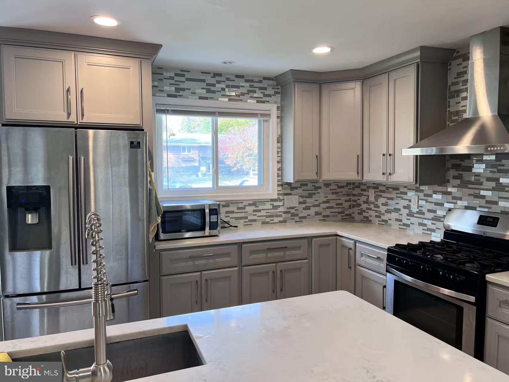 ENGLISH MANOR - Residential