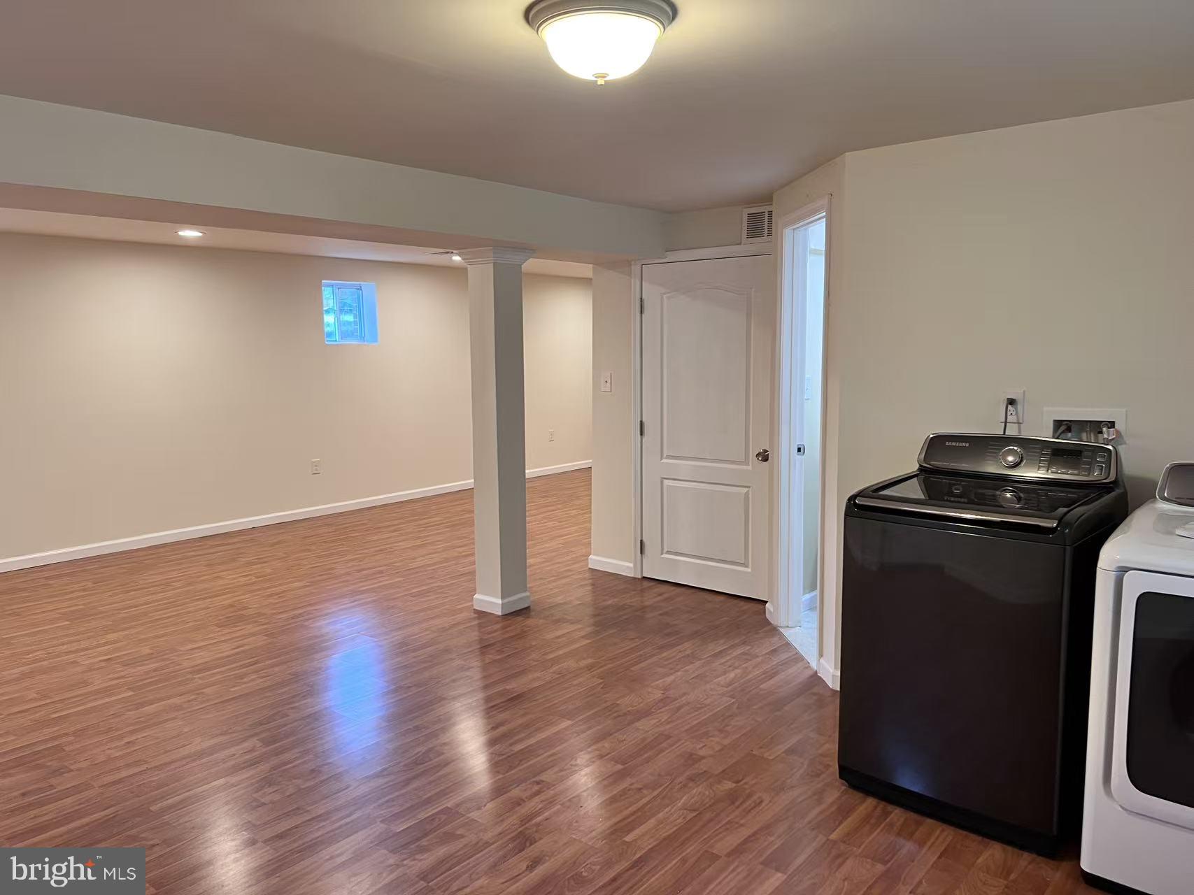 ENGLISH MANOR - Residential