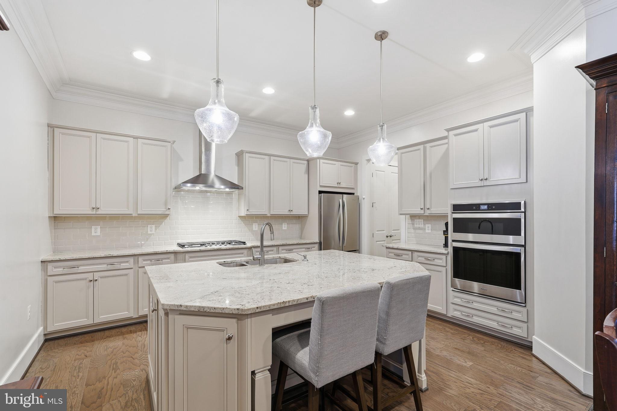 23595 GOLDEN EMBERS SQUARE