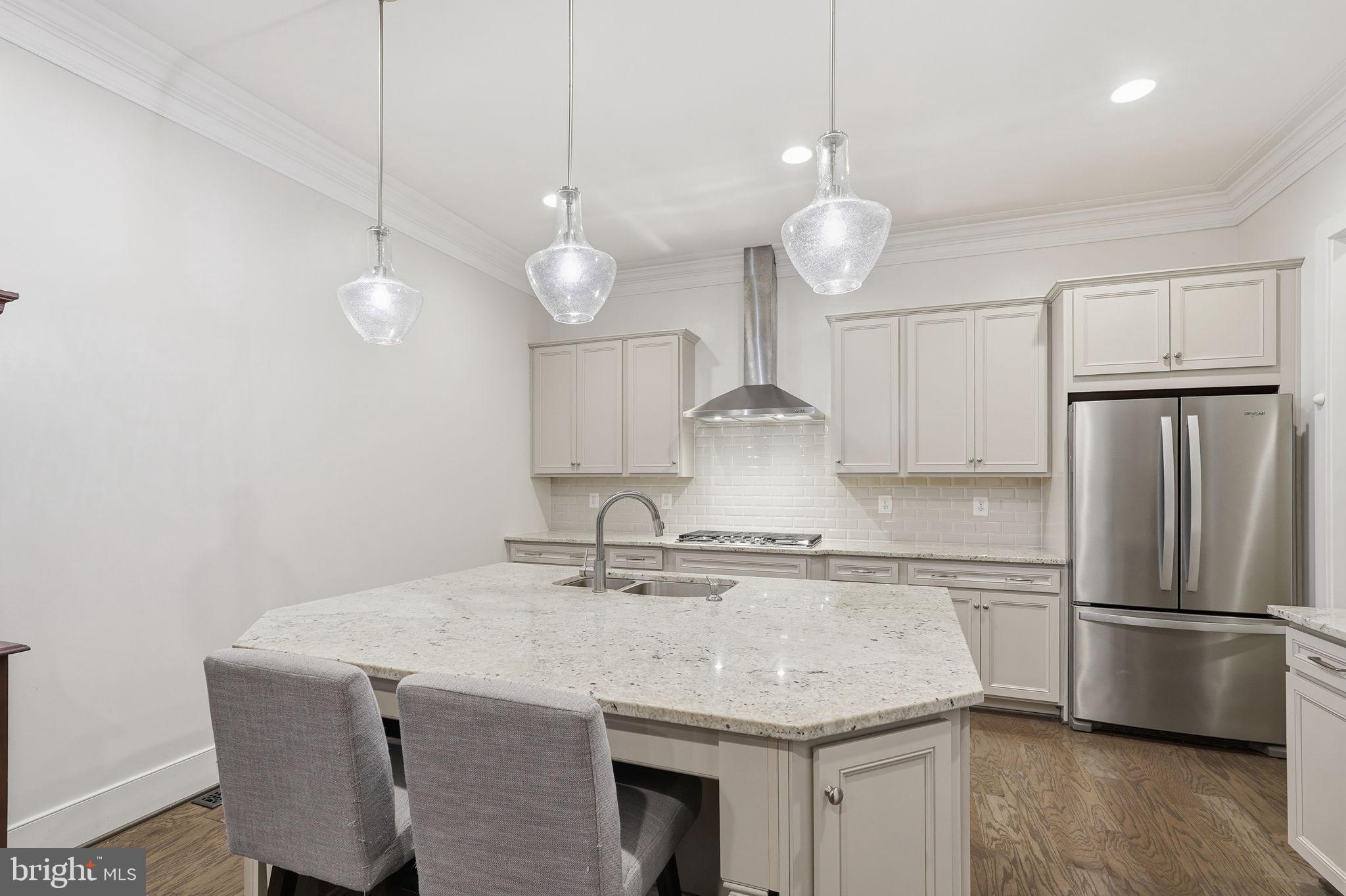 23595 GOLDEN EMBERS SQUARE