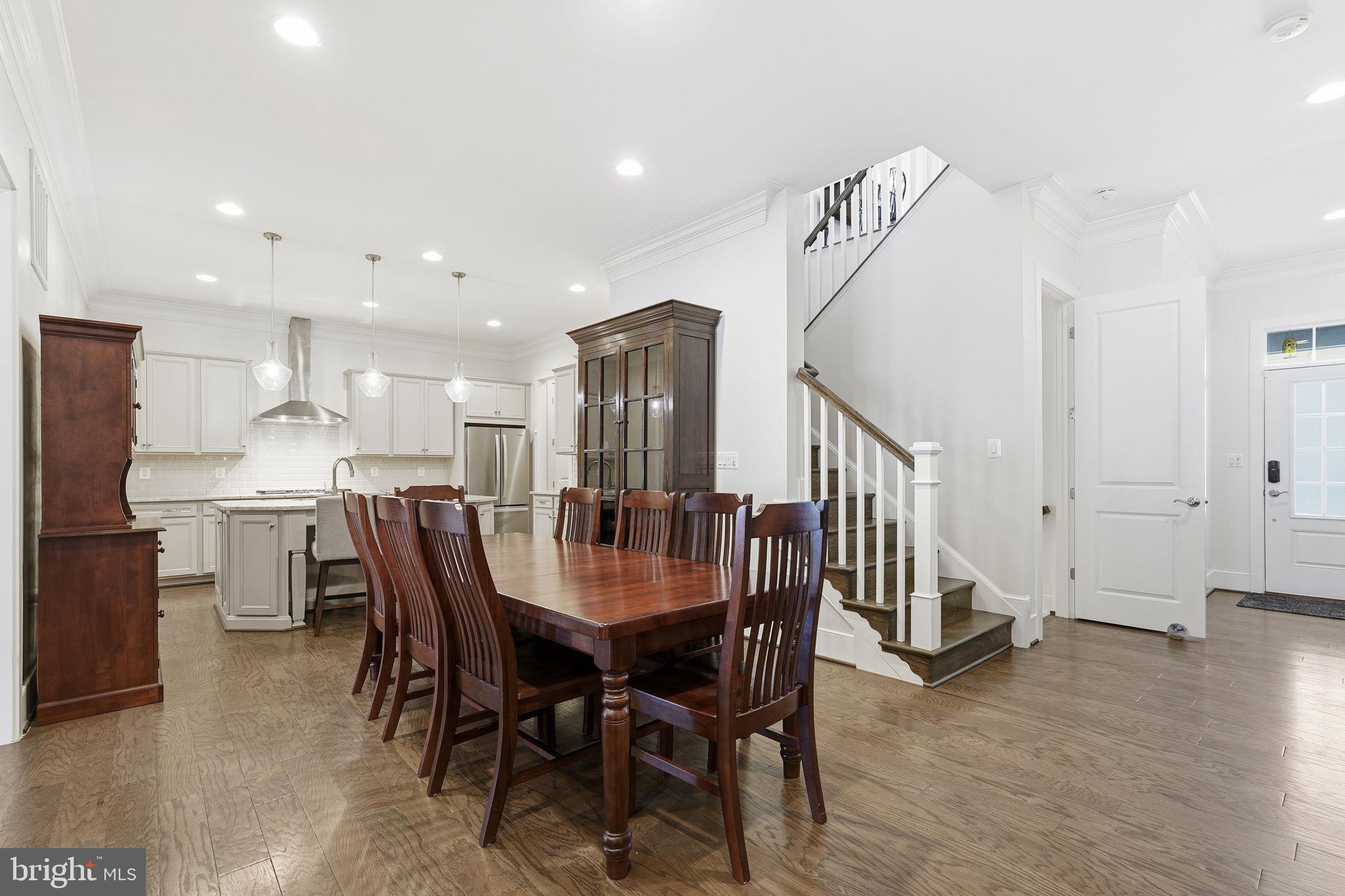 23595 GOLDEN EMBERS SQUARE