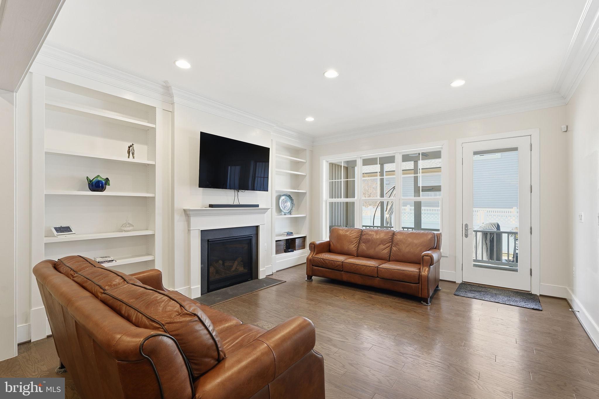 23595 GOLDEN EMBERS SQUARE