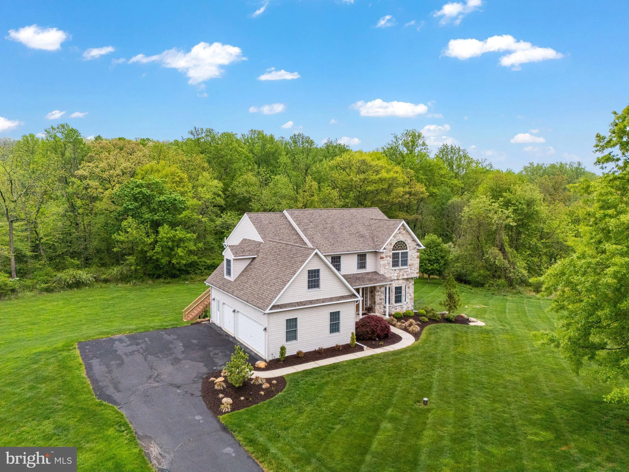 Zionsville, Pennsylvania 18092, United States, 4 Bedrooms Bedrooms, ,4 BathroomsBathrooms,Residential,Pending,127651