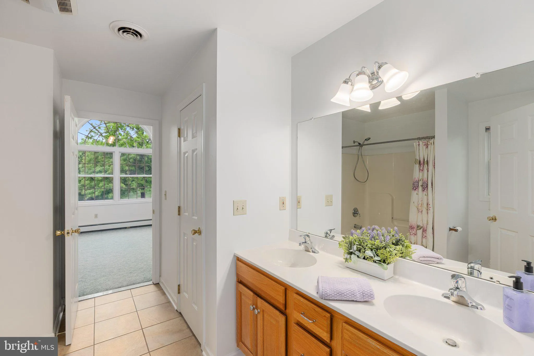 Zionsville, Pennsylvania 18092, United States, 4 Bedrooms Bedrooms, ,4 BathroomsBathrooms,Residential,Pending,127651