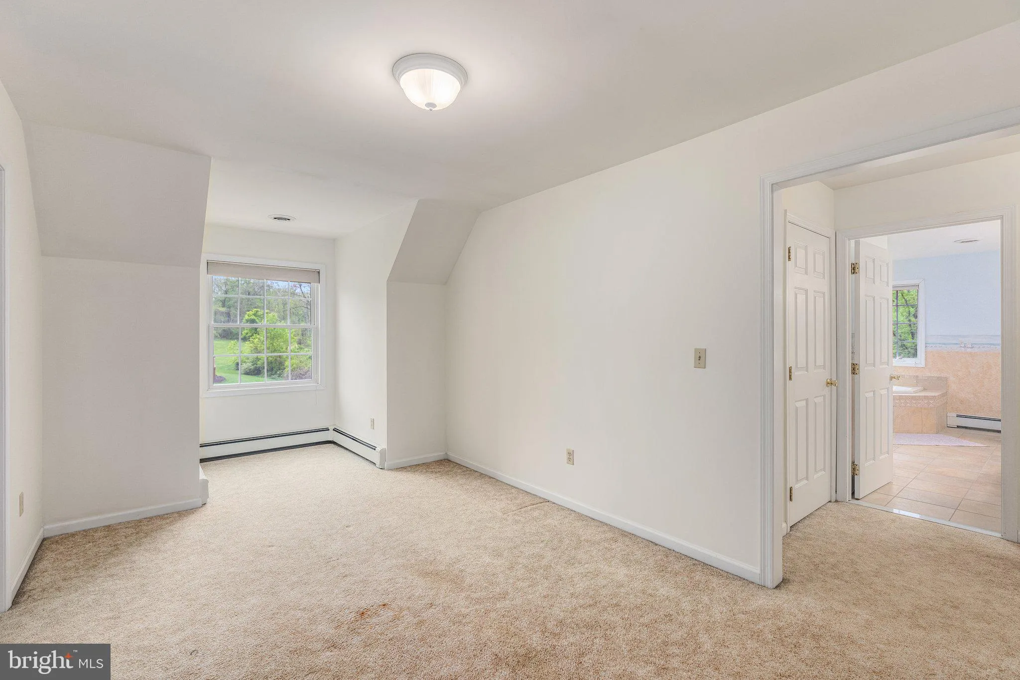 Zionsville, Pennsylvania 18092, United States, 4 Bedrooms Bedrooms, ,4 BathroomsBathrooms,Residential,Pending,127651