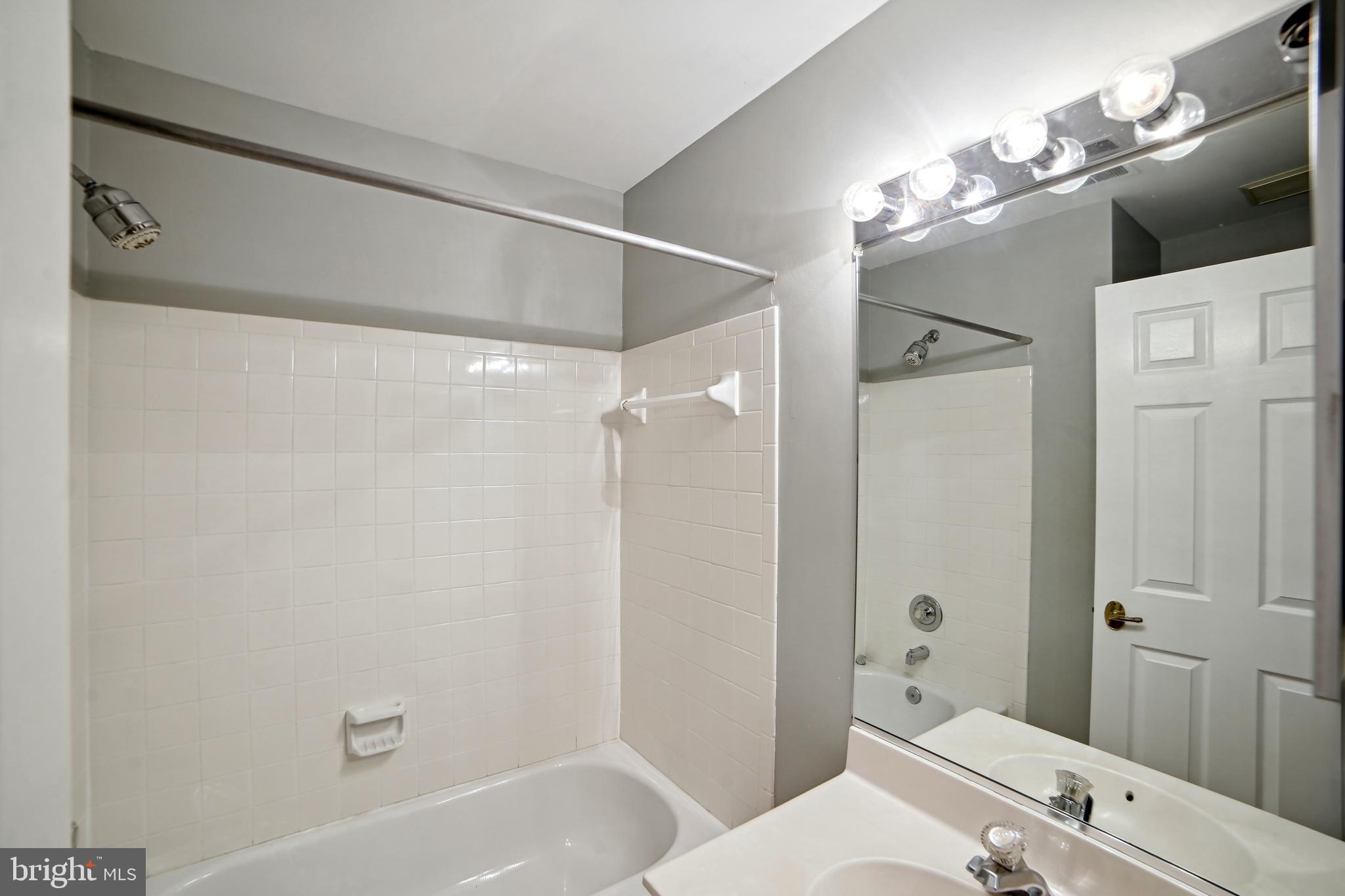 HALLOWELL - Residential