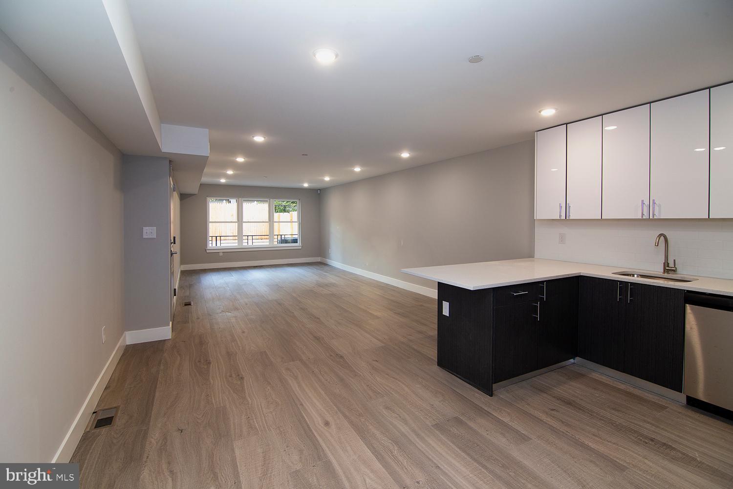 OLDE KENSINGTON - Residential Lease