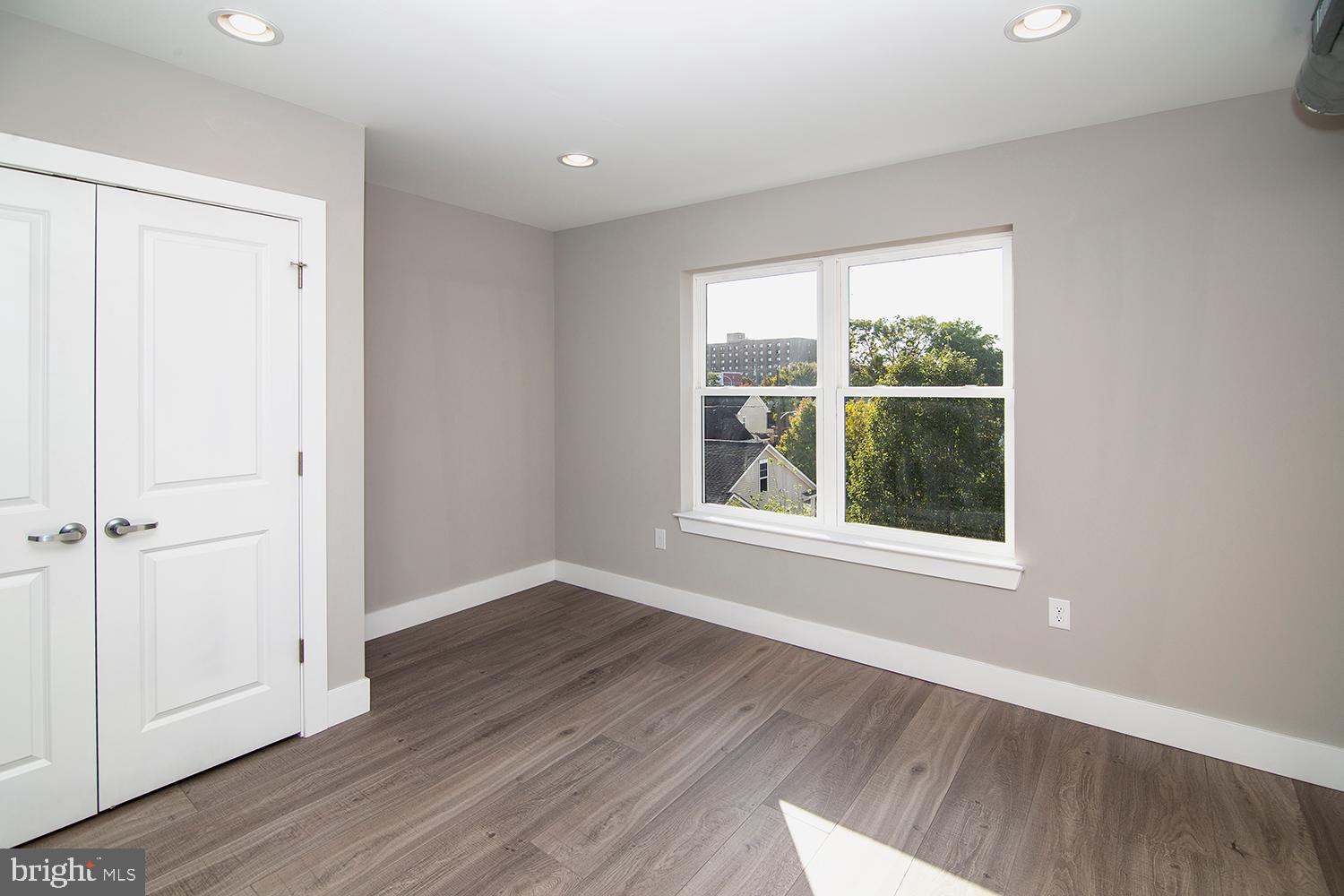 OLDE KENSINGTON - Residential Lease