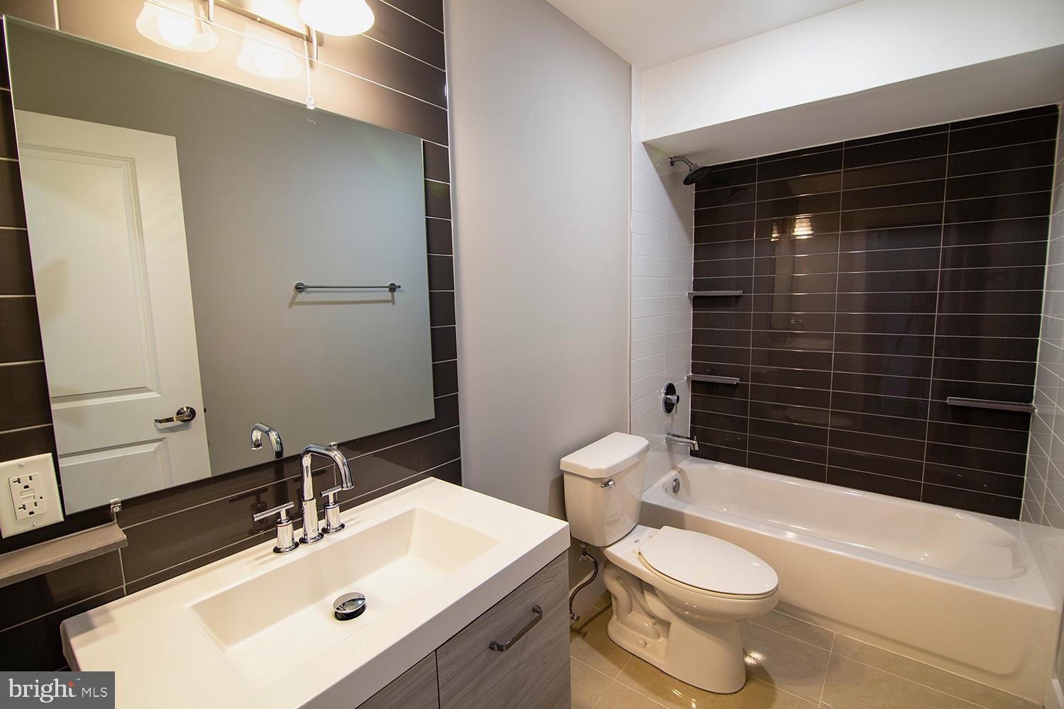 OLDE KENSINGTON - Residential Lease