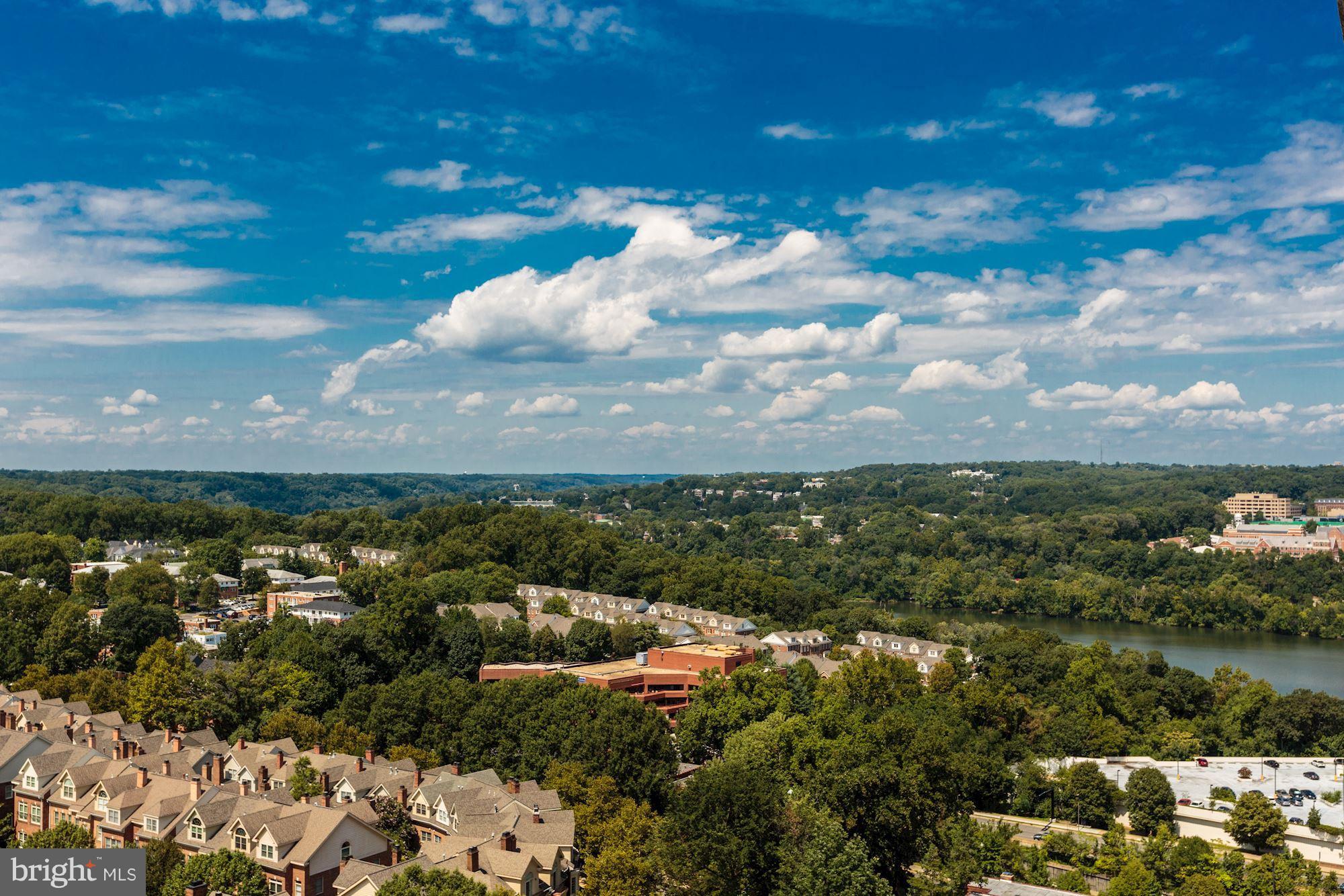 TURNBERRY TOWER - Residential