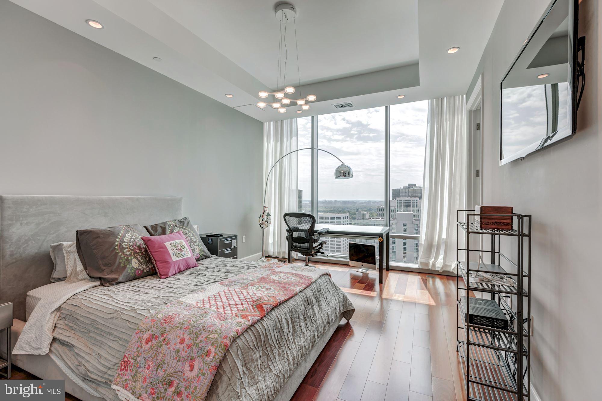 TURNBERRY TOWER - Residential