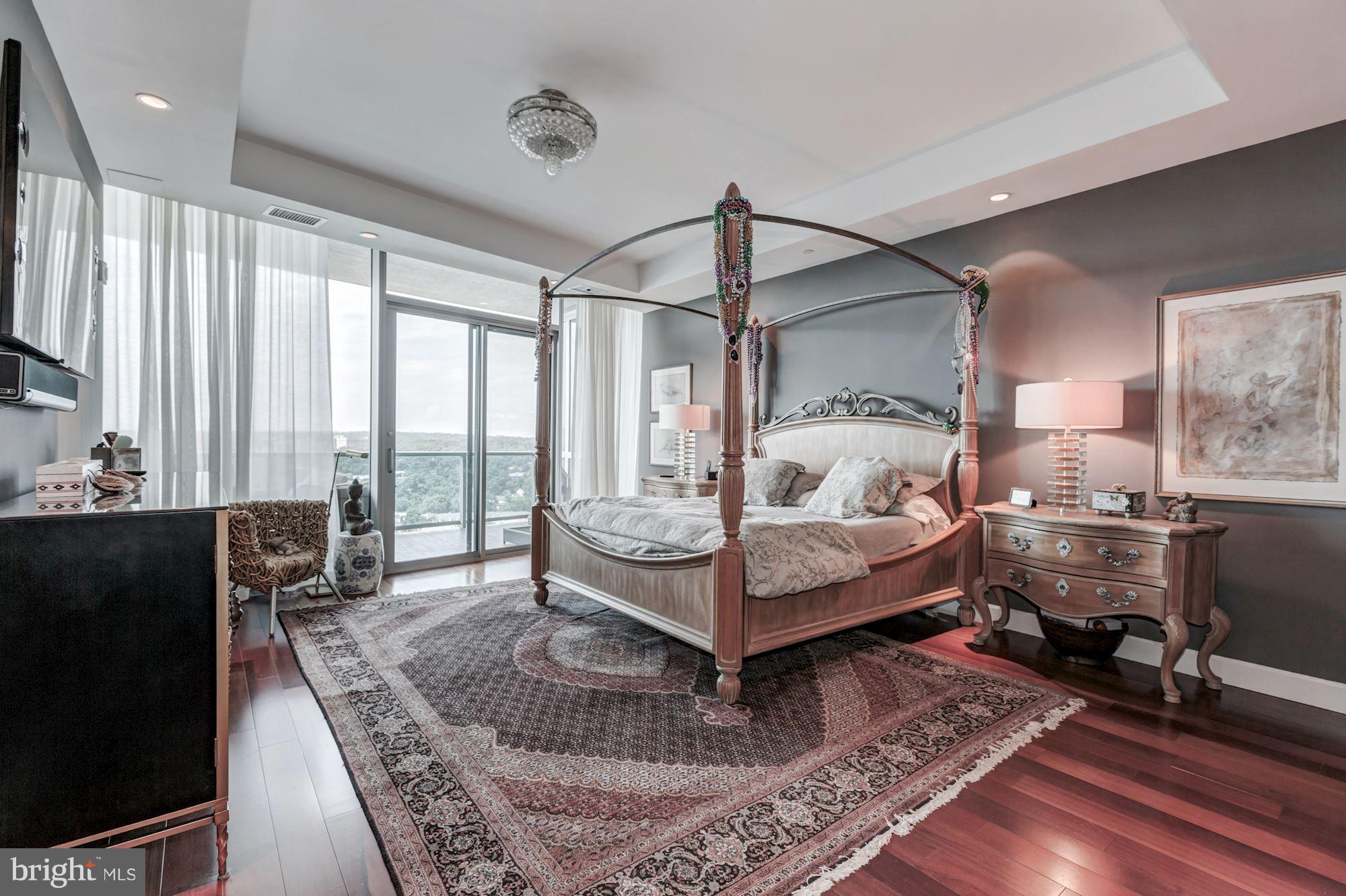 TURNBERRY TOWER - Residential