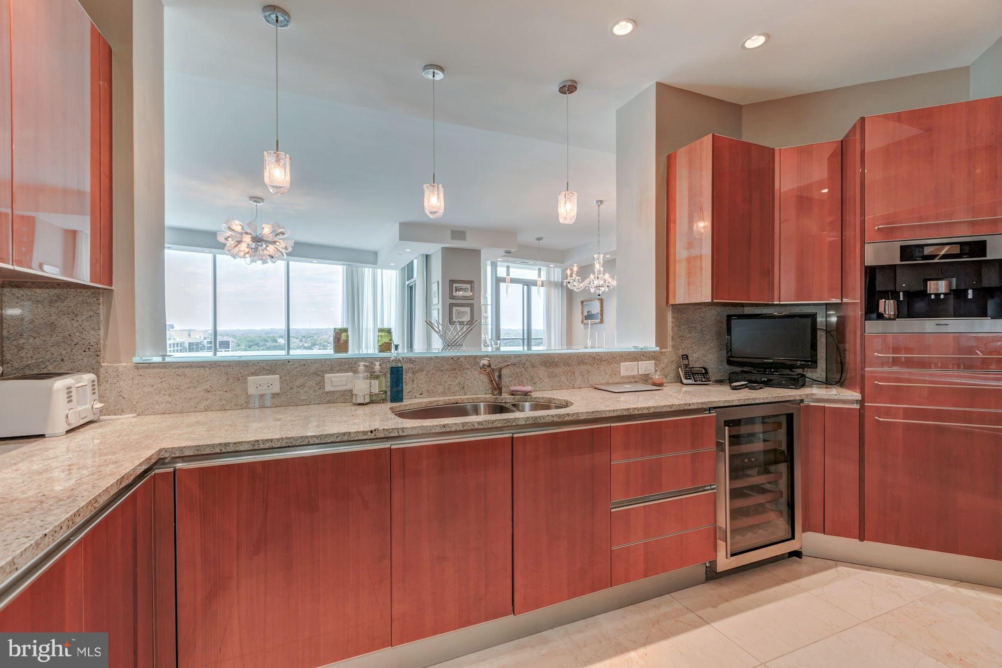 TURNBERRY TOWER - Residential