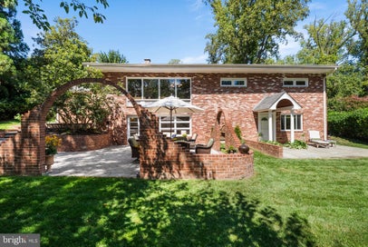 6527 JAY MILLER DR. FALLS CHURCH VA 22041