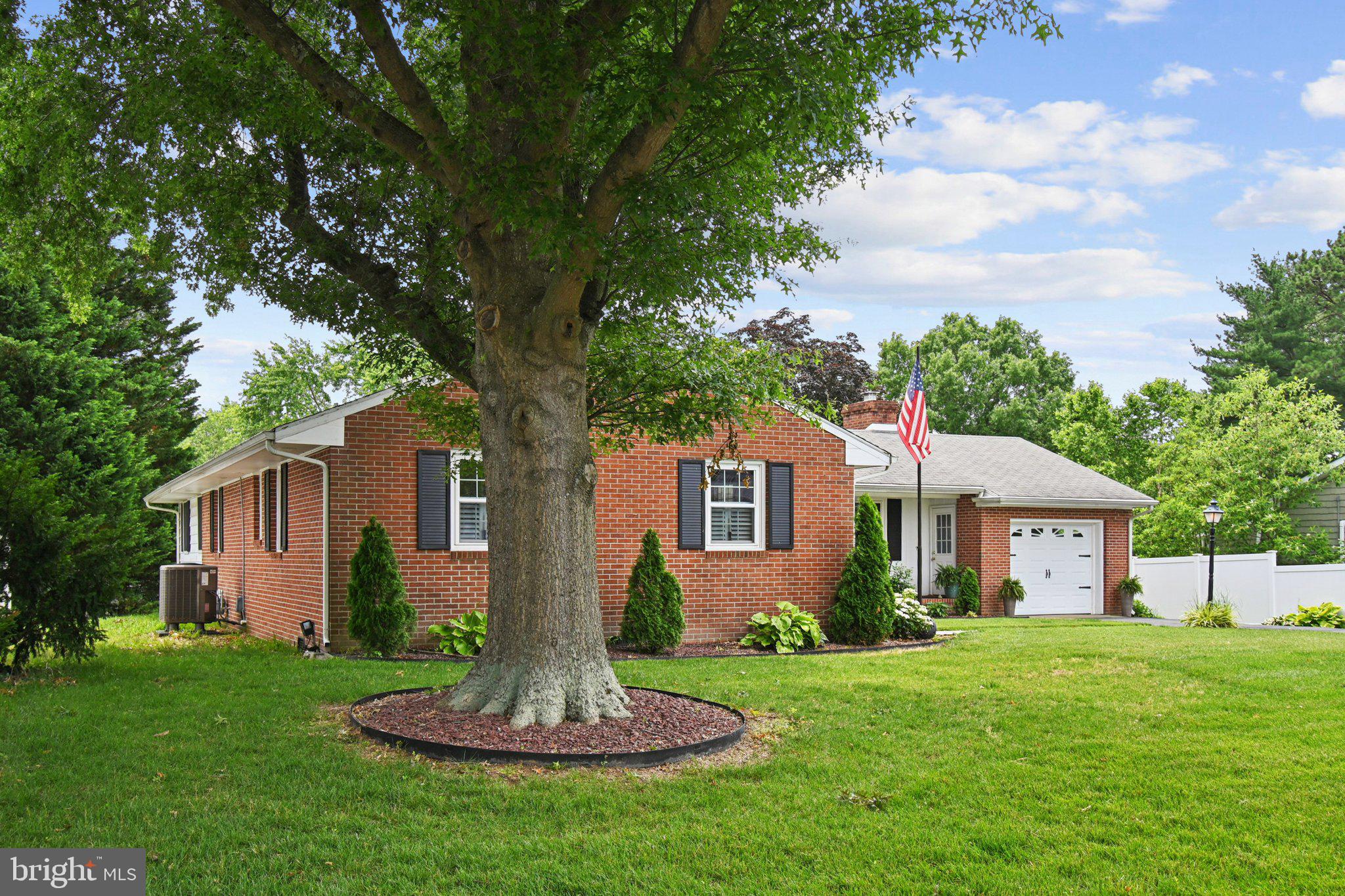 506 BAINBRIDGE PLACE