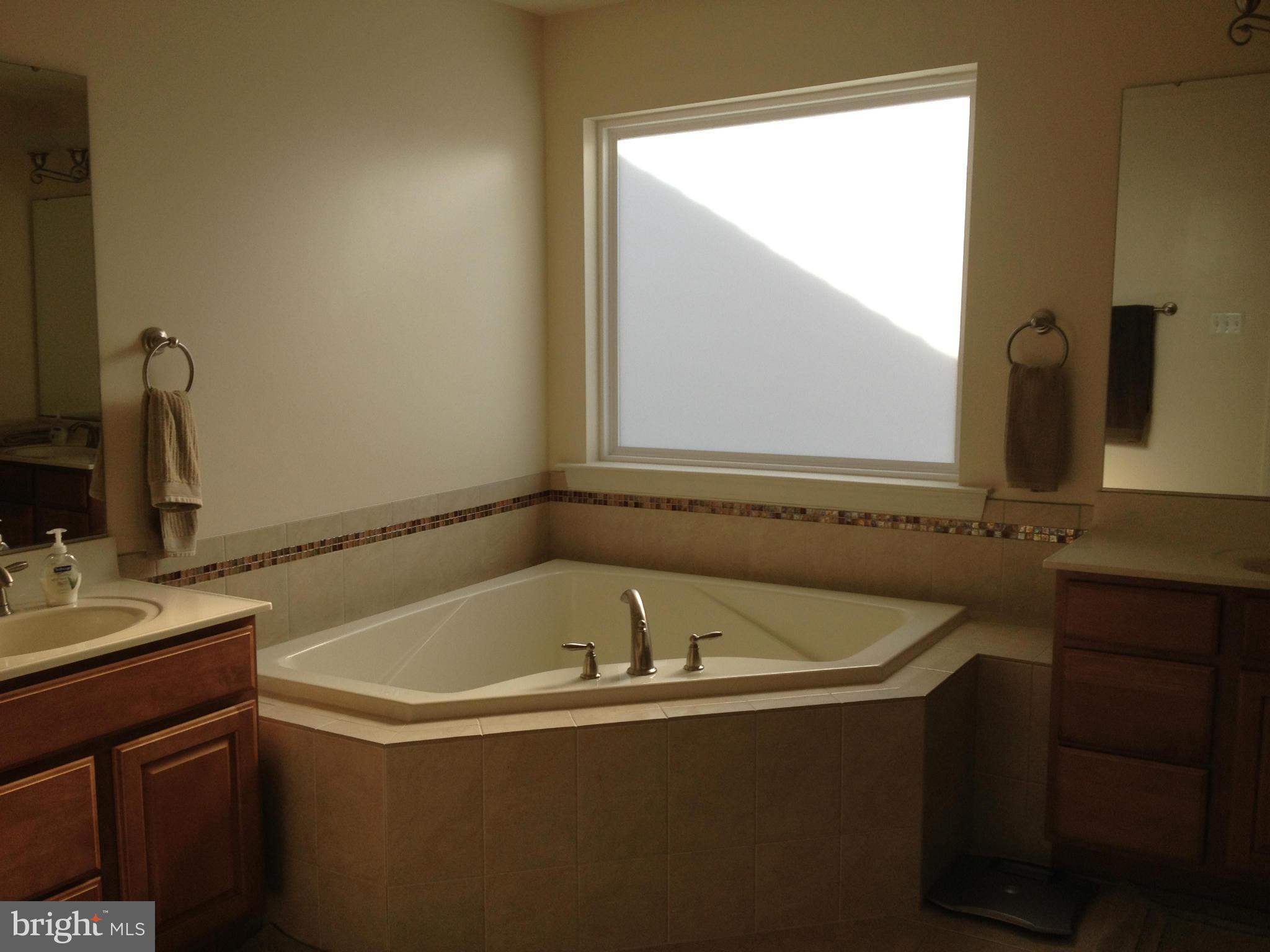 BROAD CREEK - Residential Lease