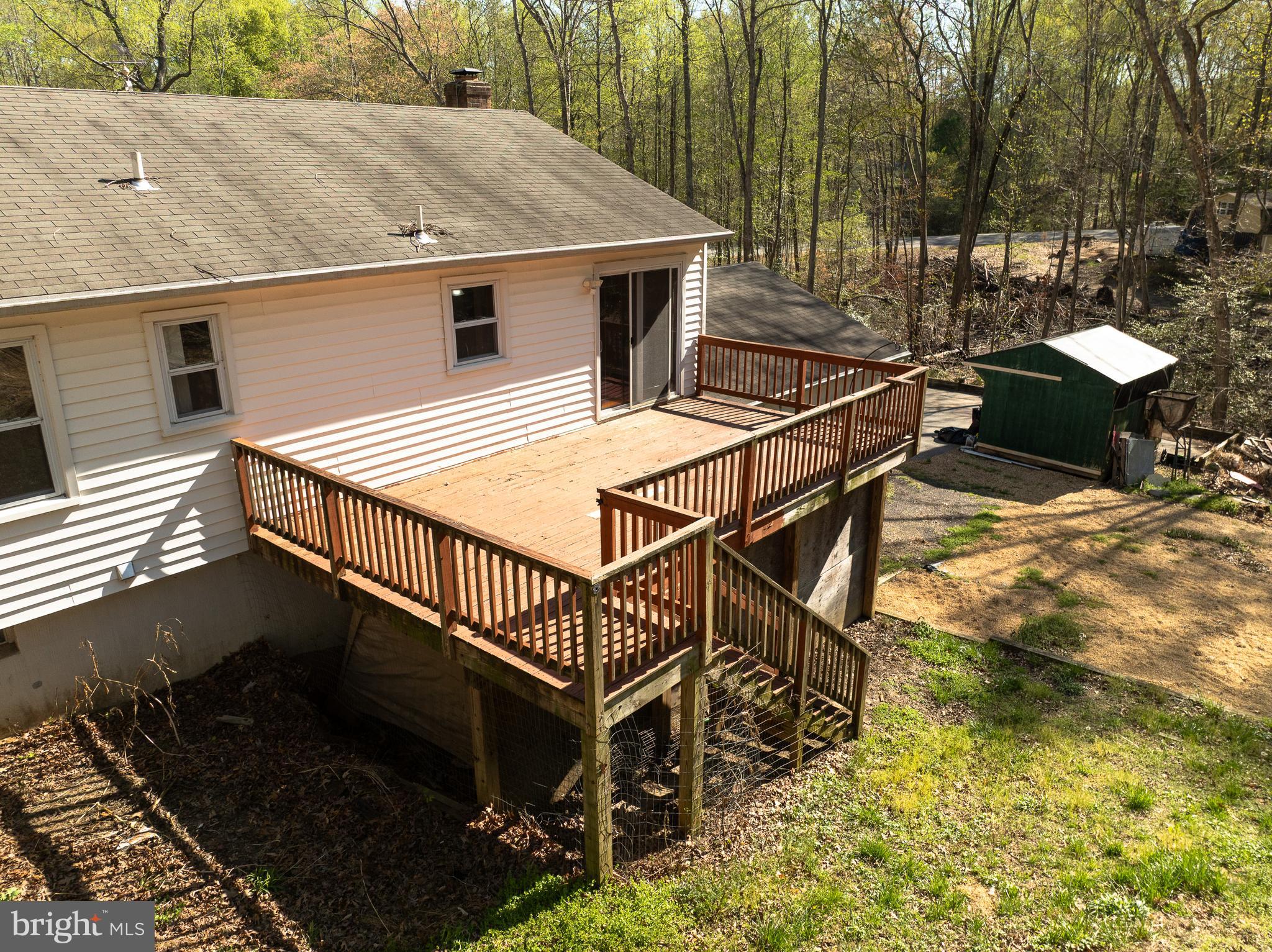 COUNTRY LAKES - Residential