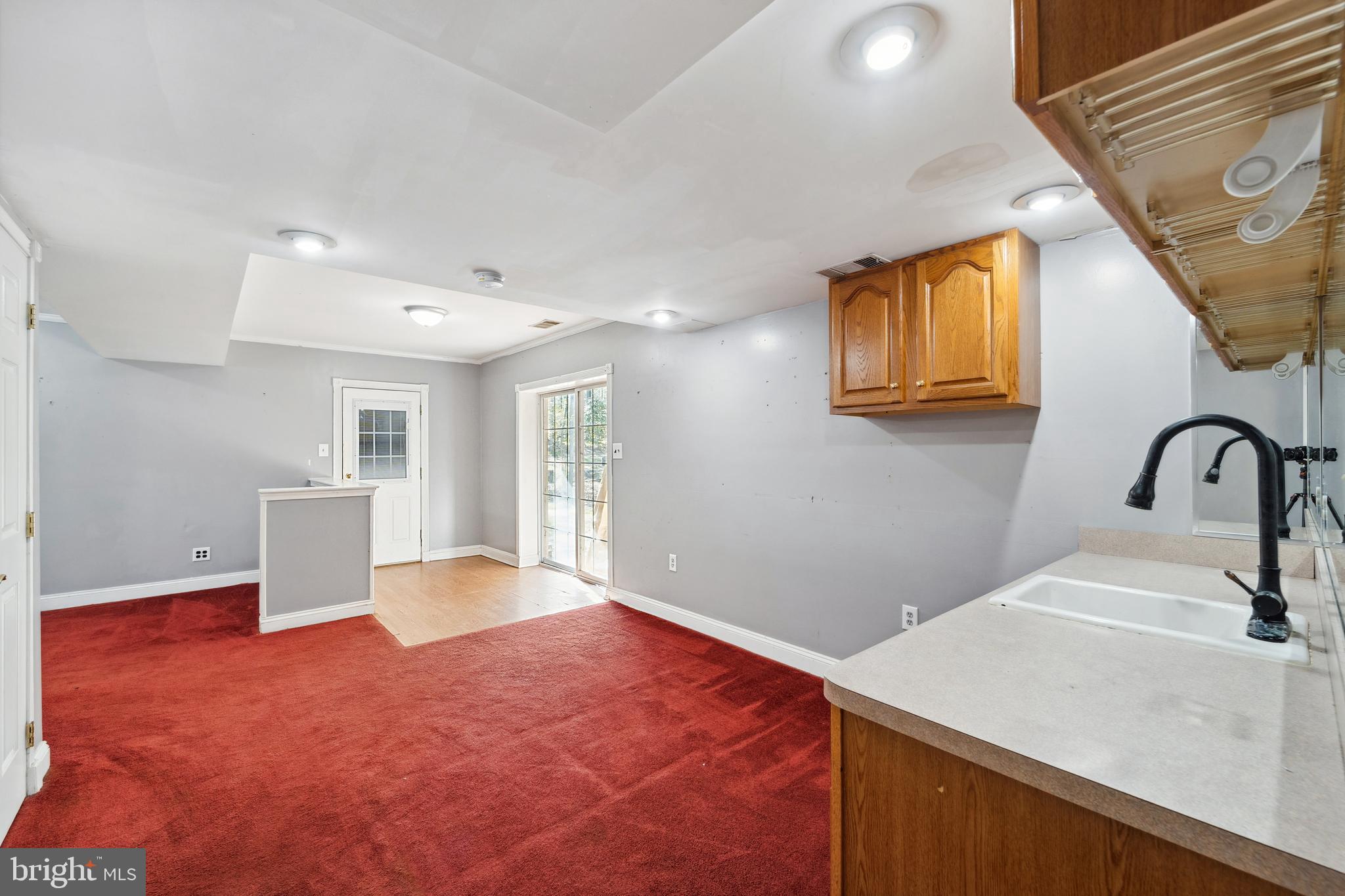 COUNTRY LAKES - Residential