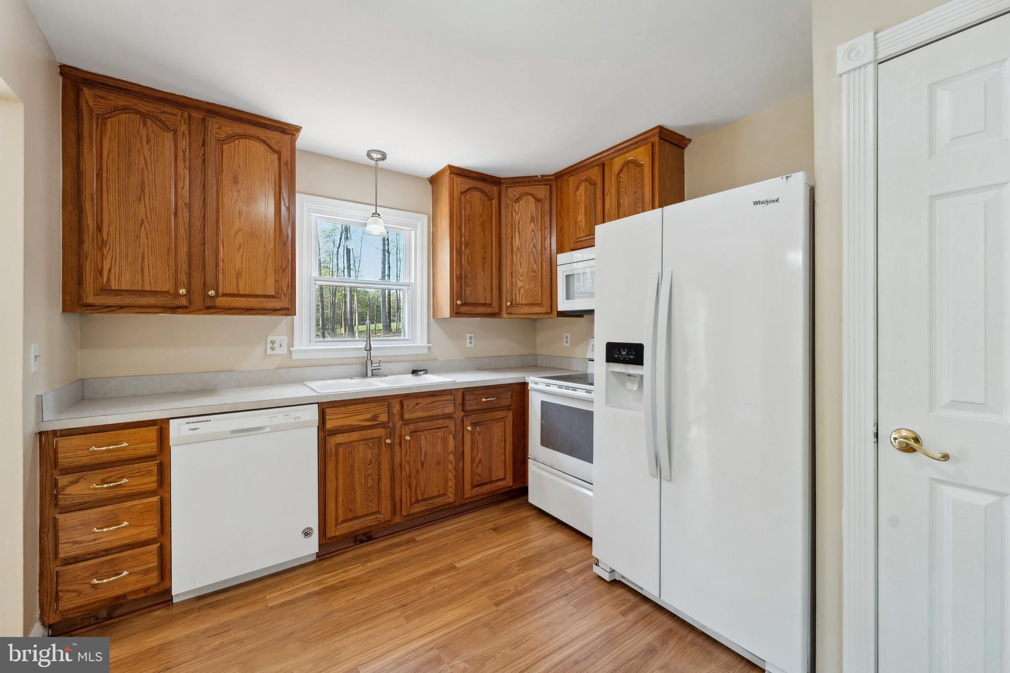 COUNTRY LAKES - Residential