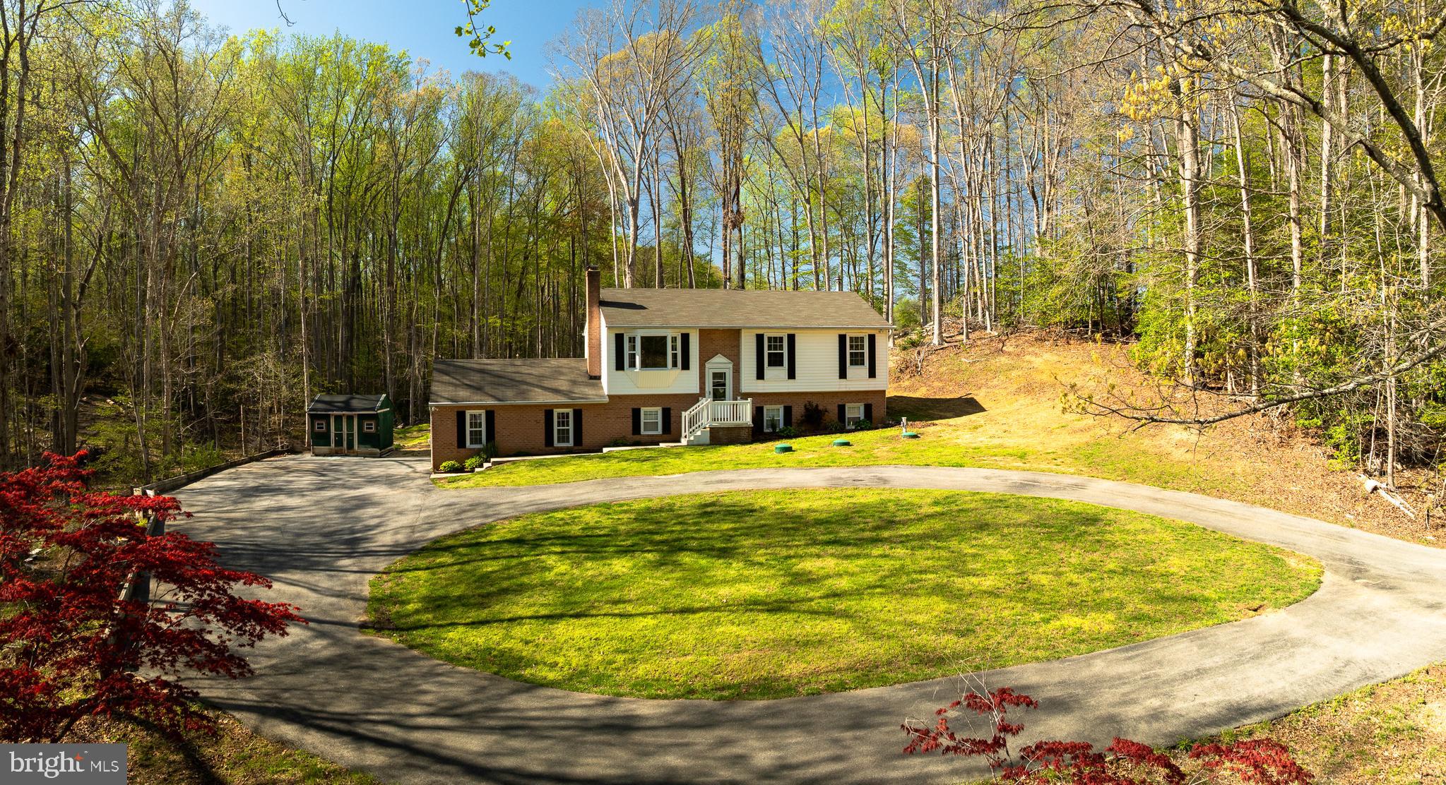 COUNTRY LAKES - Residential