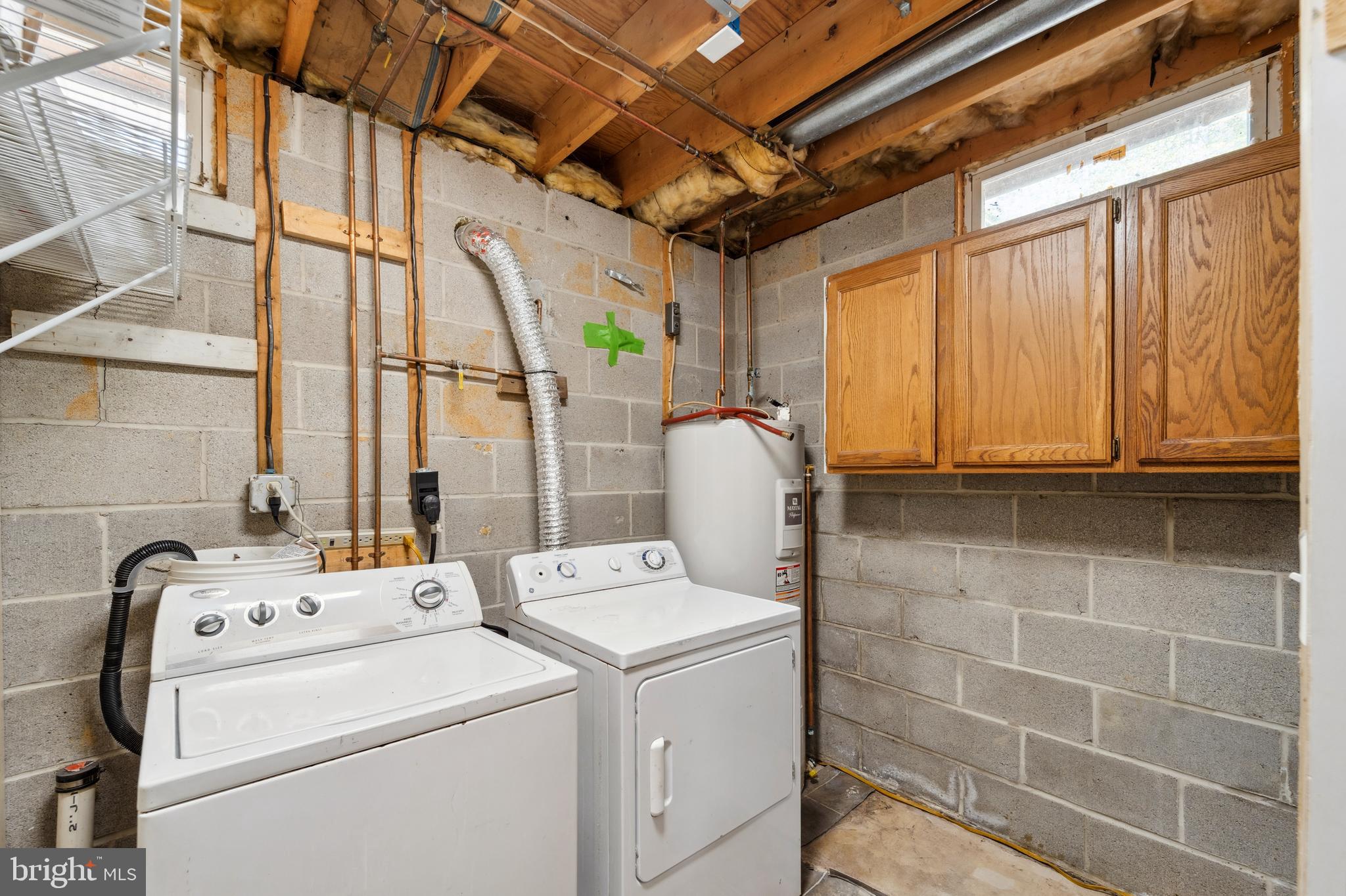 COUNTRY LAKES - Residential