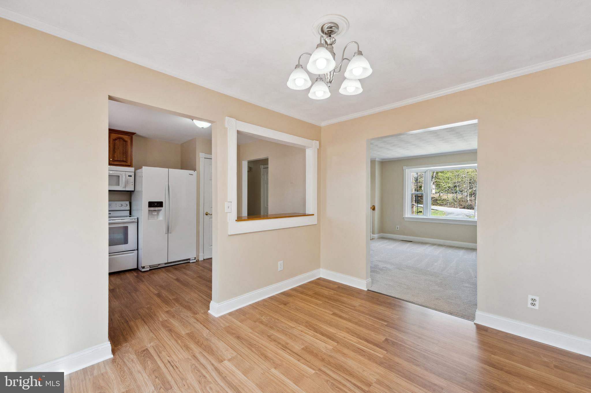 COUNTRY LAKES - Residential