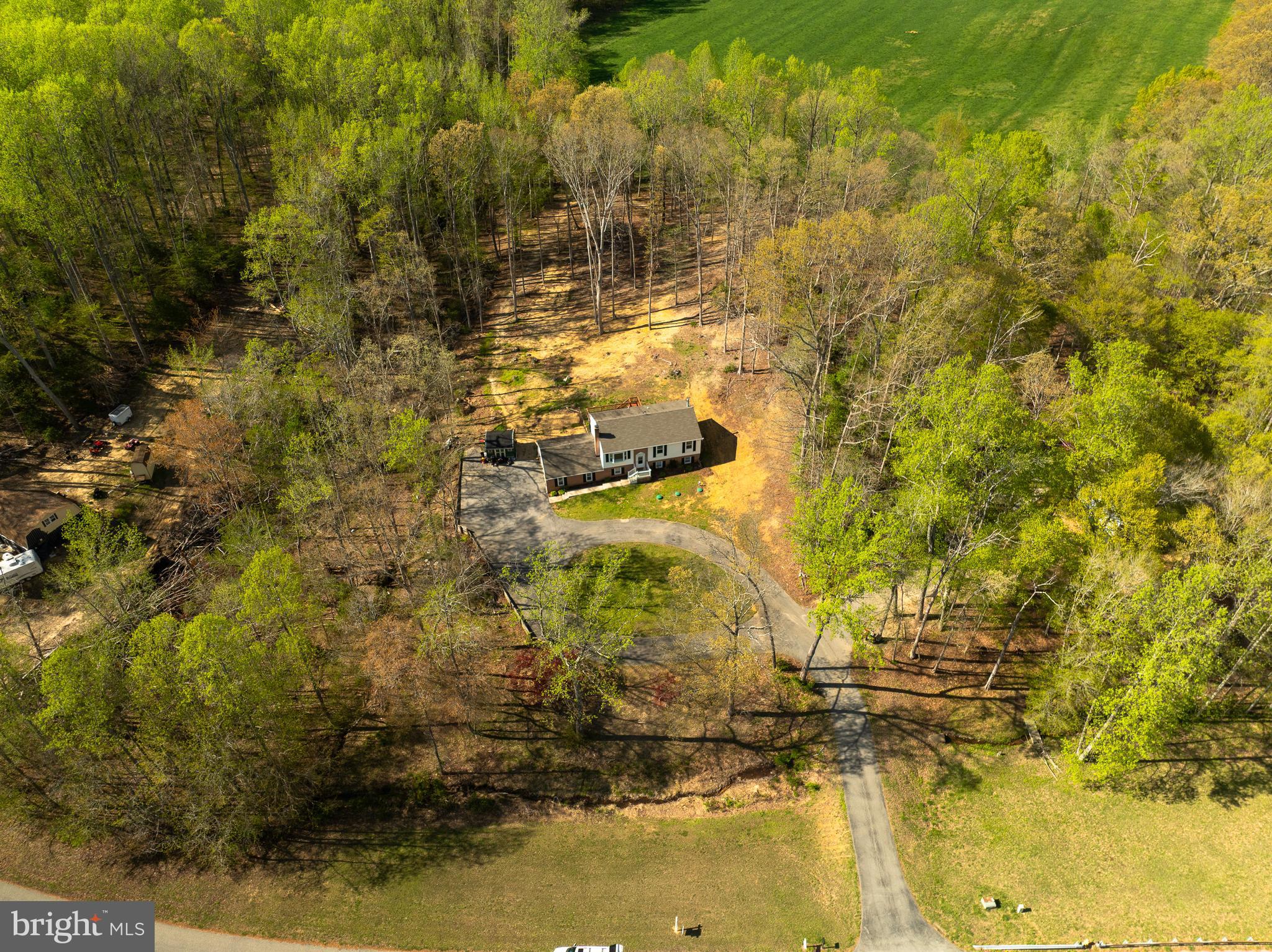 COUNTRY LAKES - Residential