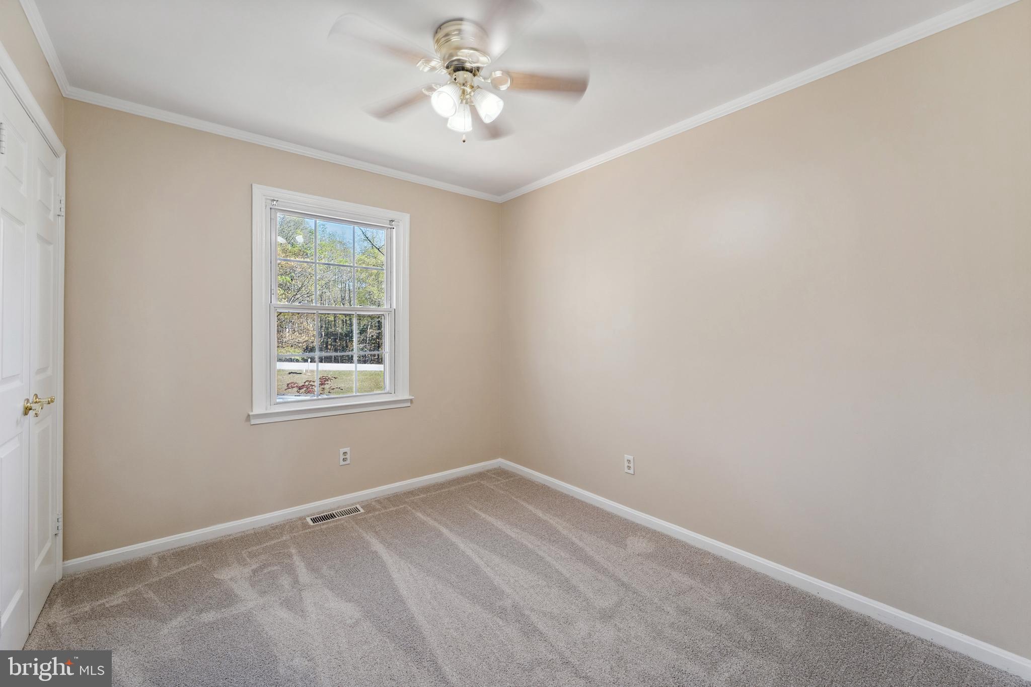 COUNTRY LAKES - Residential