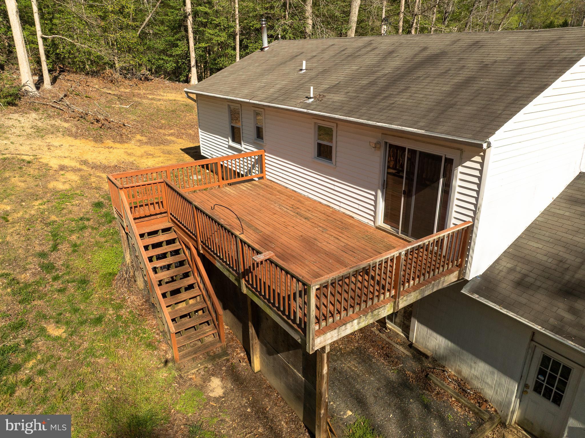 COUNTRY LAKES - Residential