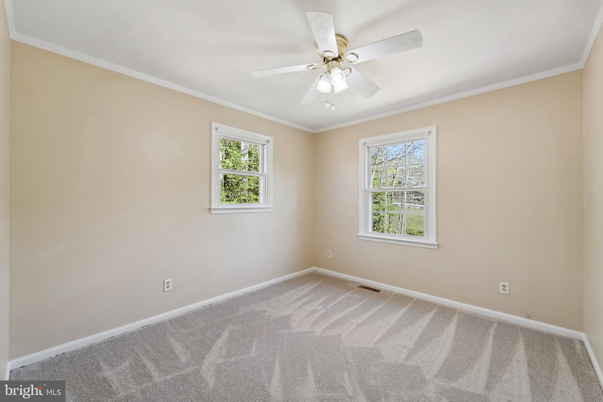 COUNTRY LAKES - Residential