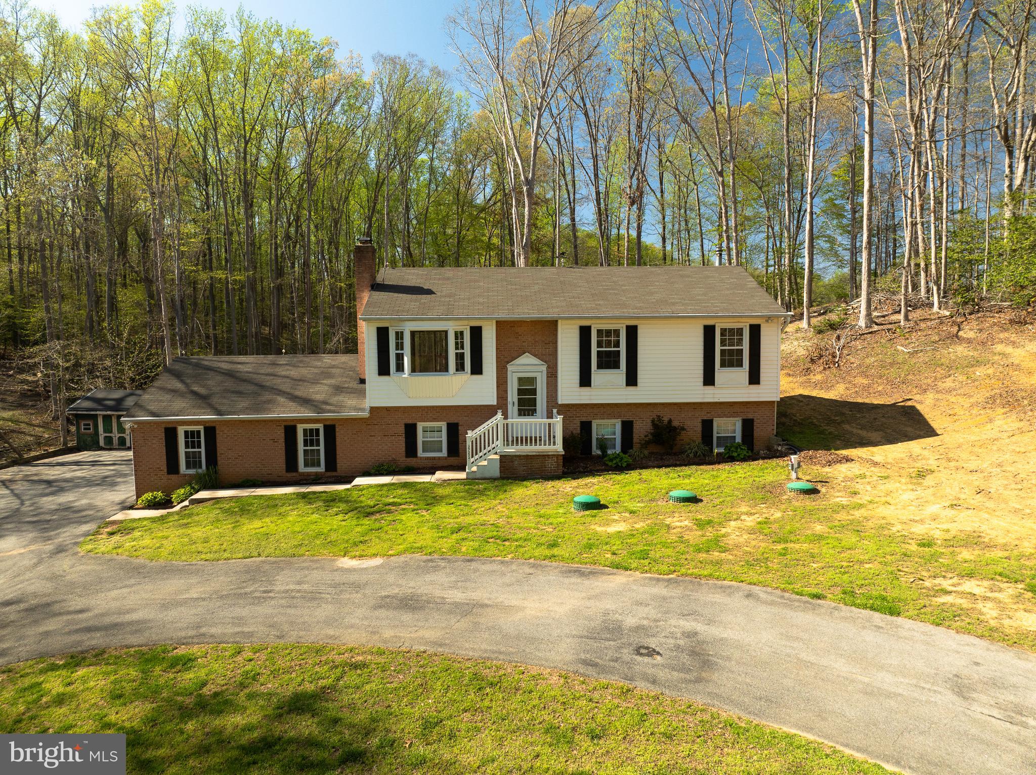 COUNTRY LAKES - Residential