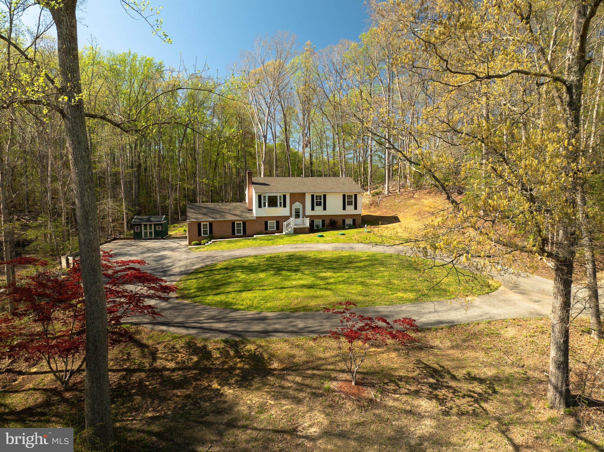 COUNTRY LAKES - Residential