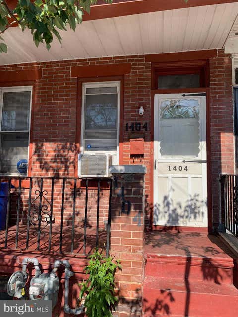 Townhouse For Sale - 1404 Rose Street<br/> CAMDEN, NJ 08104