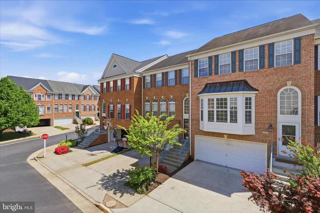 Photo of 13573 Cedar Run Lane, HERNDON, VA 20171 (MLS # VAFX2310998)