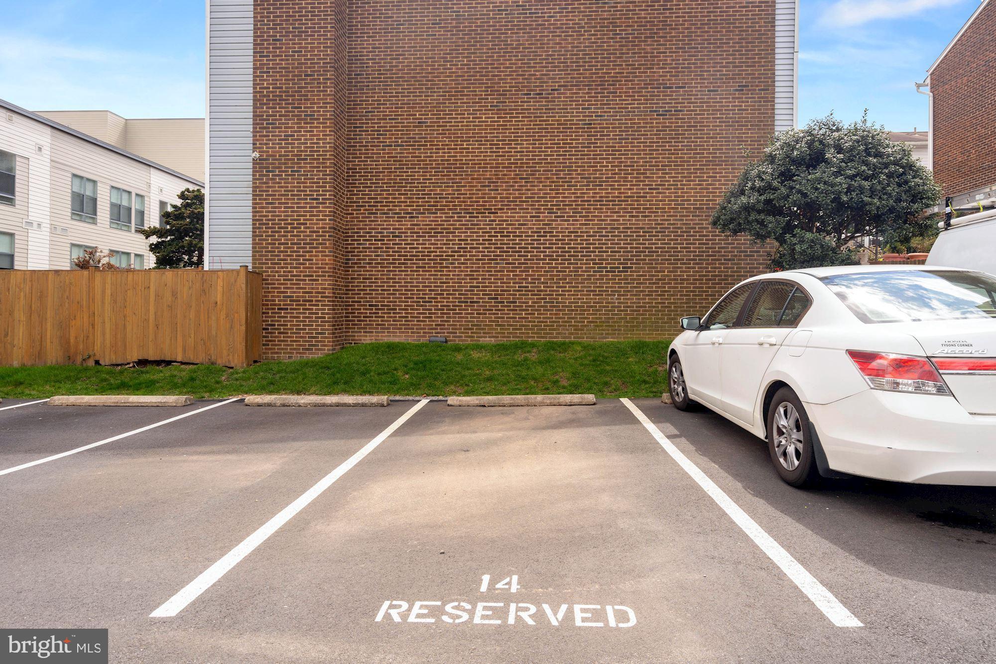 LAUREL GREEN - Residential Lease