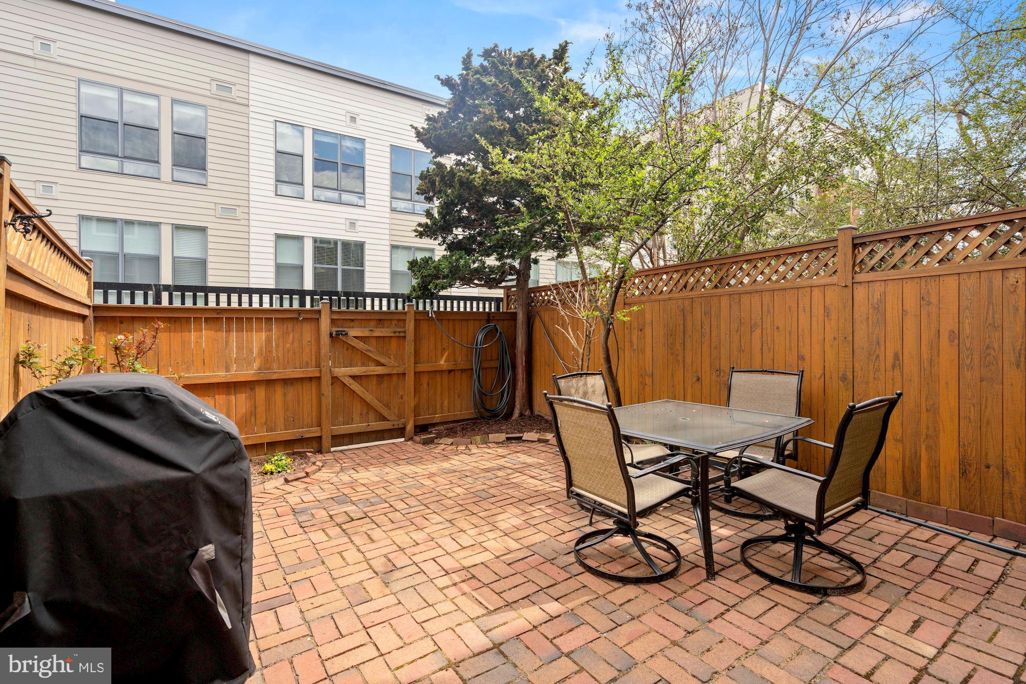 LAUREL GREEN - Residential Lease